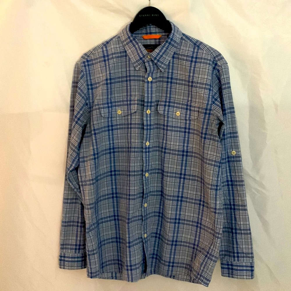 Orvis Trout Bum LS PFG. Size M. Worn, like new. Button-stay collar and elbows.